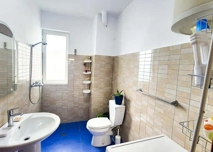 Julio Center * 地拉那